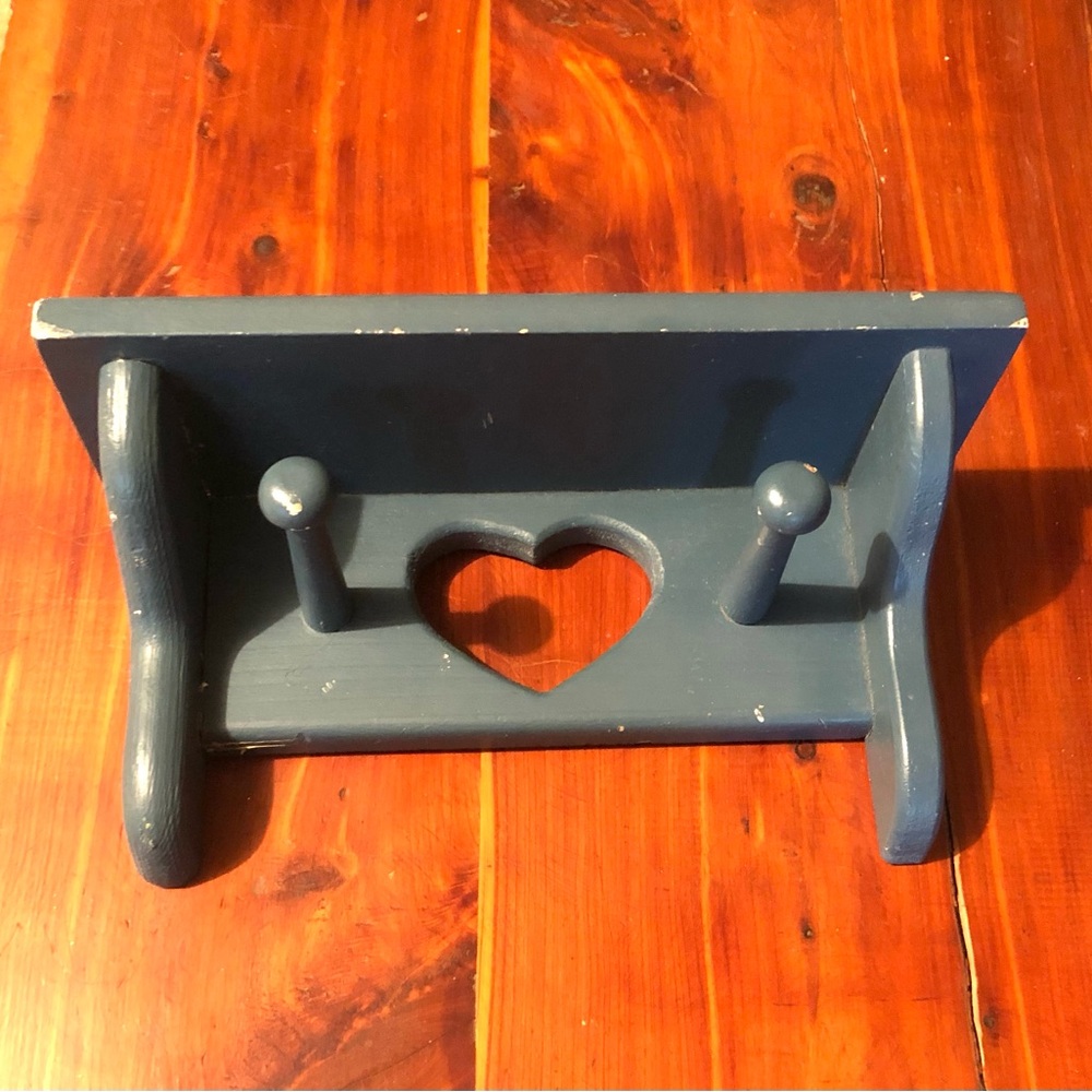 9069 Vintage Rustic Shelf Heart Embellished W 2 Hanging Pegs Painted Blue